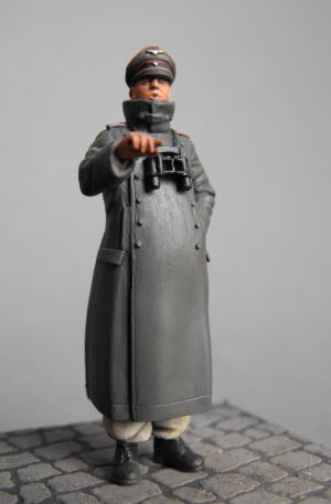 S2KW029 - German Officer in watchcoat